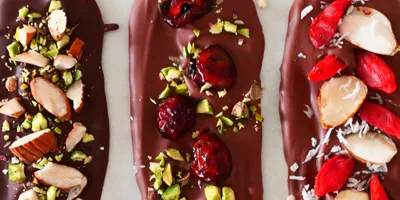 Langues au chocolat et fruits secs