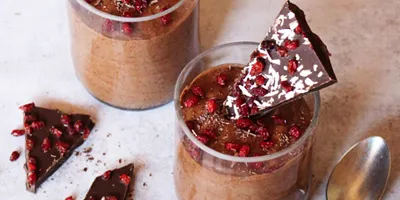 Mousse au chocolat vegan & épine-vinette