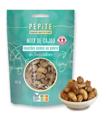 Les noix de cajou toastées salées au poivre  du Sud Vietnam