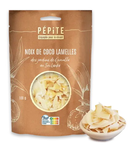 Les noix de coco lamelles  des jardins de Giriulla au Sri Lanka