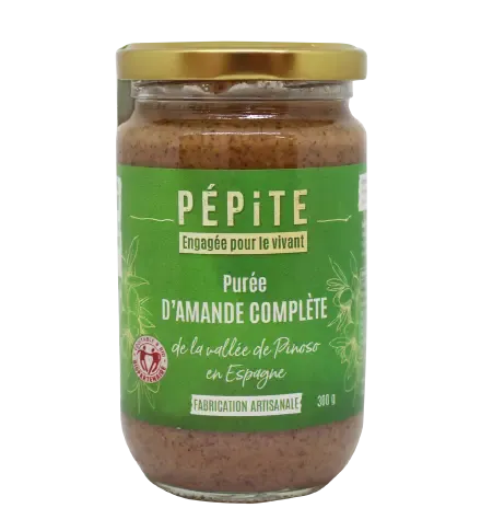 La purée d'amande complète de la vallée de Pinoso en Espagne
