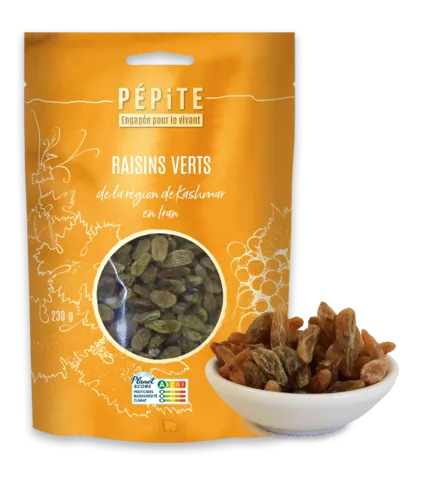 Les raisins verts de la région de Kashmar en Iran