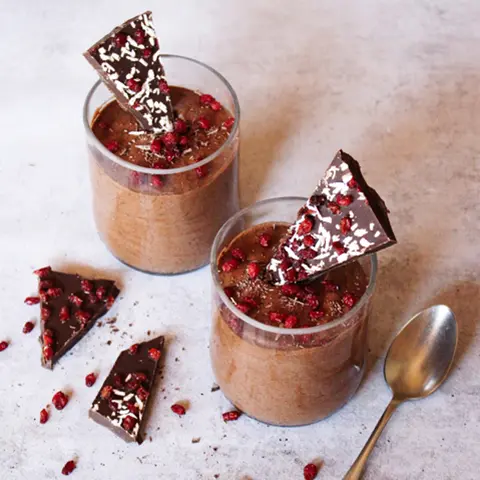 Mousse au chocolat vegan & épine-vinette