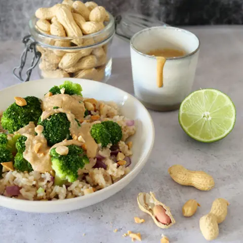 Riz sauté et brocolis sauce satay