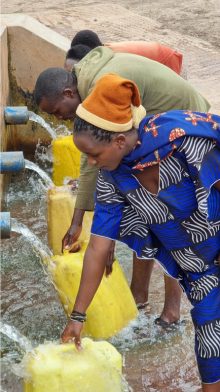 Source d'eau potable dans les collines de Kirehe au Rwanda